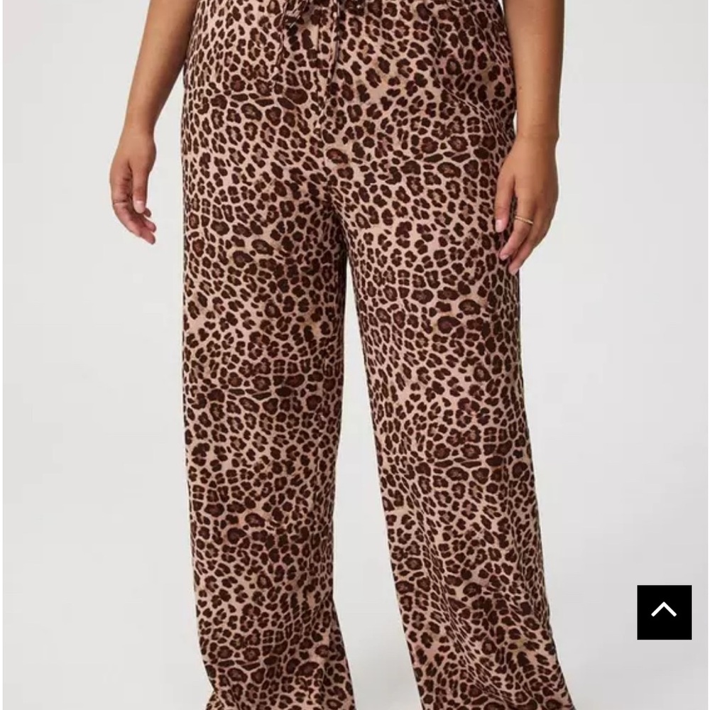 New torrid  animal print pull on pants with tie waist also has pockets sz 2x - Picture 2 of 10
